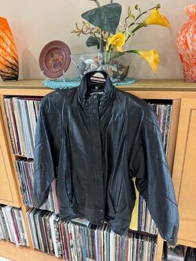 PRICE DROP: VTG BAGATELLE BARELY WORN,lined BLACK COW-LEATHER BOMBER JKT, 8